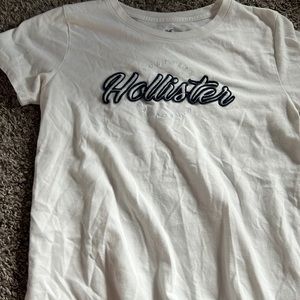 Hollister tee!